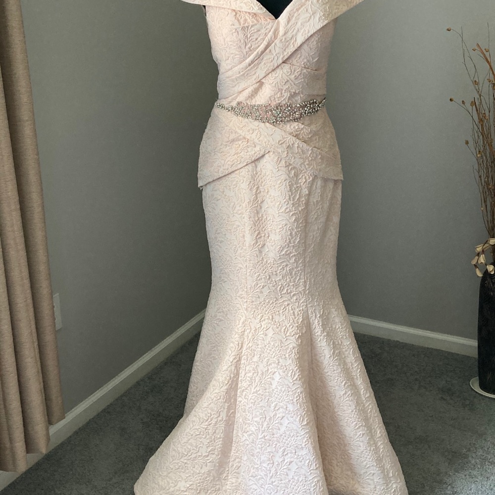 Dress - Picture 5 of 8